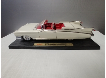 Maisto 1959 Cadillac Eldorado Biarritz Car Model