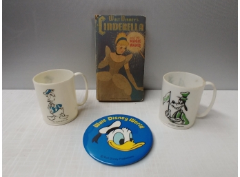 4 Piece Walt Disney Lot With Vintage Donald Duck Walt Disney World Pin