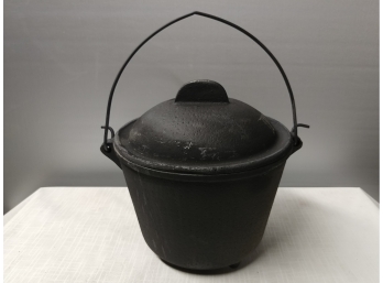 Footed Cast Iron Pot With Lid