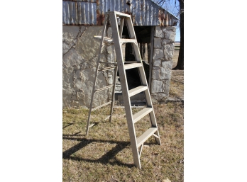 6 Ft Aluminum Ladder, Broken Leg Support At Bottom