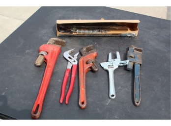 3 Pipe Wrenches, 2  Wrenches