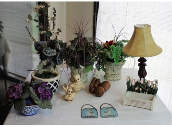 Flowered Basis, Small Lamp, Figurines