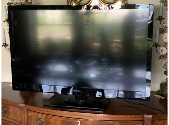 42” Hisence Flat Screen TV With Table Stand & Remote