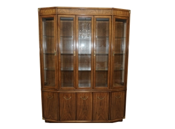 A Drexal Herirage Fine Oak Solid Wood China Cabinet