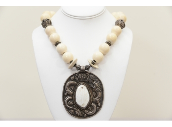 Jane Signorelli White Agate Pendant Necklace Jewelry Lot #17