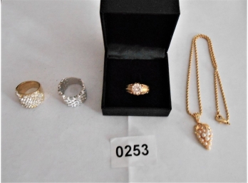 2 Beautiful Rings Plus Necklace - Lot 253