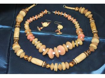 165- 2 Wooden Necklaces And Wood Earings