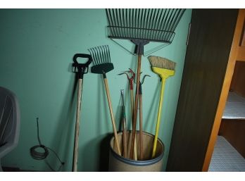 Garden Tools And Snow Shovels 122