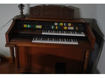 Lowrey Genie 98 Organ - 66