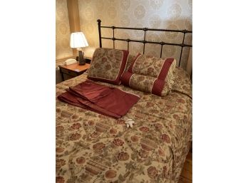Queen Size Bedspread With Matching Pillows-322