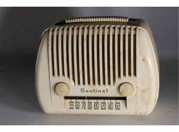 31 Antique Sentinel 316P Radio