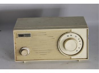 10 Vintage White Plastic Radio Arvin
