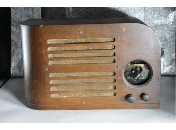 40 Antique Tube Radio Receiver
