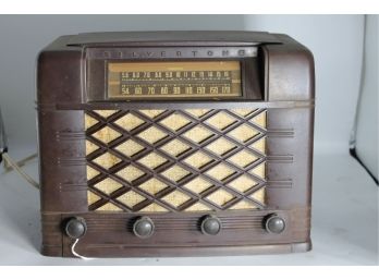 18 Silvertone 100-364 Radio