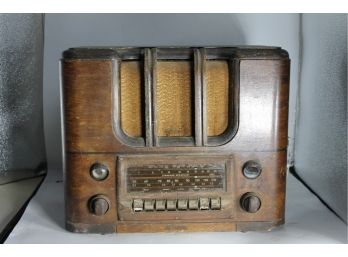 7 Tombstone Style RCA Wooden Radio