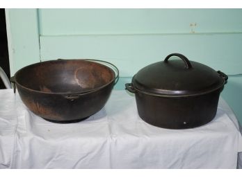 2 Cast Iron Cooking Pans