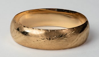 Vintage 14k Gold, Florentine And  Diamond Cut Finish, Hinged Bangle Bracelet