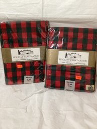 Holiday Park Manor Table Cloths 2- 60 Inch Rounds