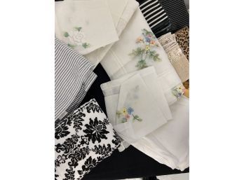 Lots Of Assorted Cloth Table Linens