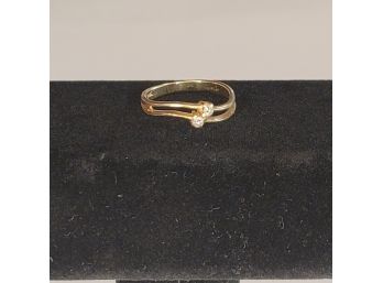 14k Gold Ring With 2 Small Diamonds Size 6