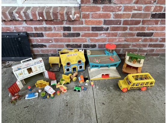 Large Lot Of Vintage Fisher Price Little People Buildings And Accessories