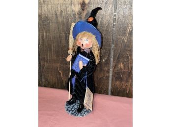 Witch With Spell Book And Broom Annalee Doll 2007 Halloween
