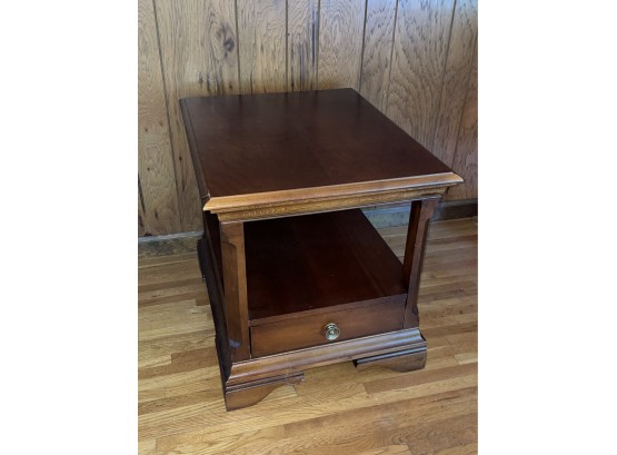 Broyhill Side Table/Lamp Table With Single Lower Drawer