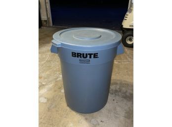 Rubbermaid Brute 32 Gallon Garbage Can Container With Lid