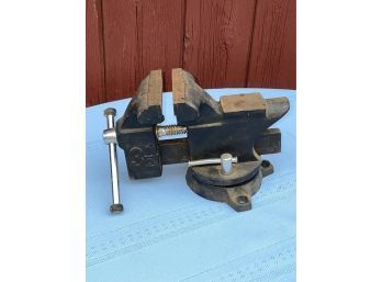 3 1/2' Jaws Workshop Bench Vise With Anvil Surface & Pipe Holder