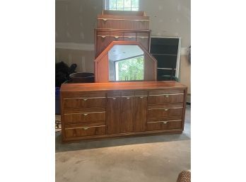 Vintage Bassett Furniture Low Dresser With Mirror (9 Drawers)