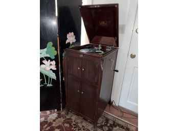 The Best Victrola I've Ever Sold - Beautiful Wood Case, Great Working Condition
