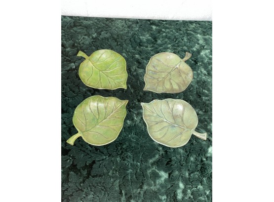 (Set Of 4) Green Metal Leaf Dishes