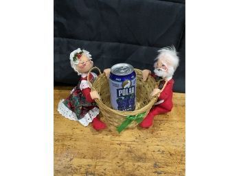 1996 Annalee Santa Claus & Mrs. Claus Christmas Dolls Basket