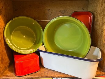 5  Vintage Piece Enamelware Lot Green Bowls Red Rectangle (2) Refrigerator White Long Rectangle