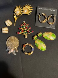 Jewelry Lot Misc Items Trafari Christmas Gold Tone & Brooches