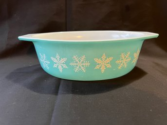 Pyrex Blue Snow Flake Casserole Dish