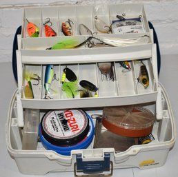 SM. FULL PLANO TACKLE BOX W/ LURES
