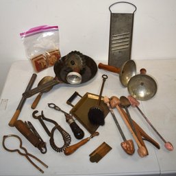 BOX LOT MISC. VINTAGE KITCHENWARE & HOUSEHOLD ITEMS