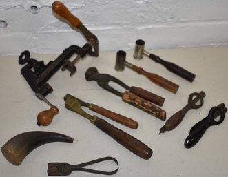 LOT VINTAGE GUN RELATED ITEMS