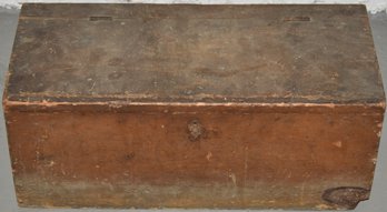 19TH CENT PINE FLAT TOP BOX IN OLD PUTTY COLORED PAINT