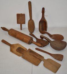 LOT OF KITCHEN WOODENWARE