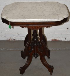 VICT. EASTLAKE WALNUT PARLOR TABLE W/ SHAPED WHITE MARBLE TOP
