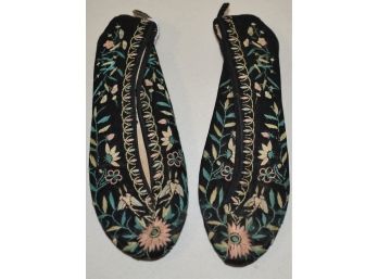 VINTAGE EMBROIDERED CHINESE SILK SLIPPERS