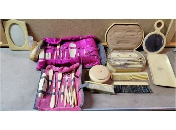 Vintage Wood Cosmetic Travel Grooming Kit Set