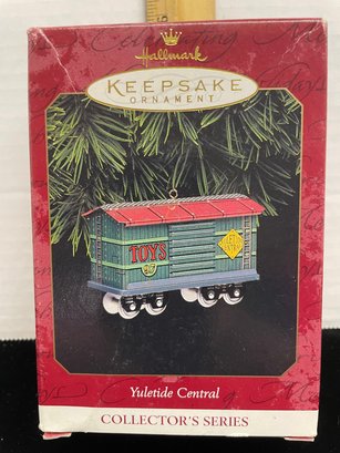 Hallmark Keepsake Christmas Ornament 1997 Yuletide Central Collectors Series