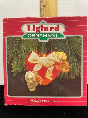 Hallmark Keepsake Christmas Ornament 1987 Magic Lighted Ornament Meowy Christmas