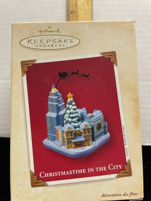 Hallmark Keepsake Christmas Ornament 2003 Christmastime In The City
