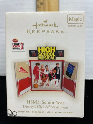 Hallmark Keepsake Christmas Ornament 2009 HSM3: Senior Year