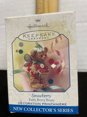Hallmark Keepsake Christmas Ornament 1999 Fairy Berry Bears Strawberry B109