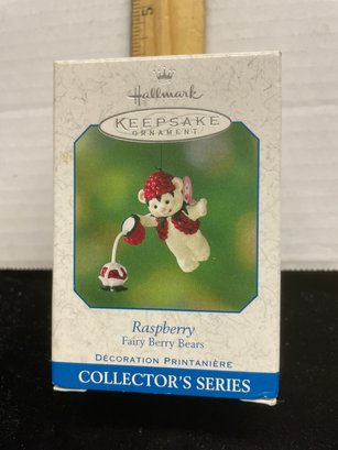 Hallmark Keepsake Christmas Ornament 2001 Fairy Berry Bears Raspberry B109